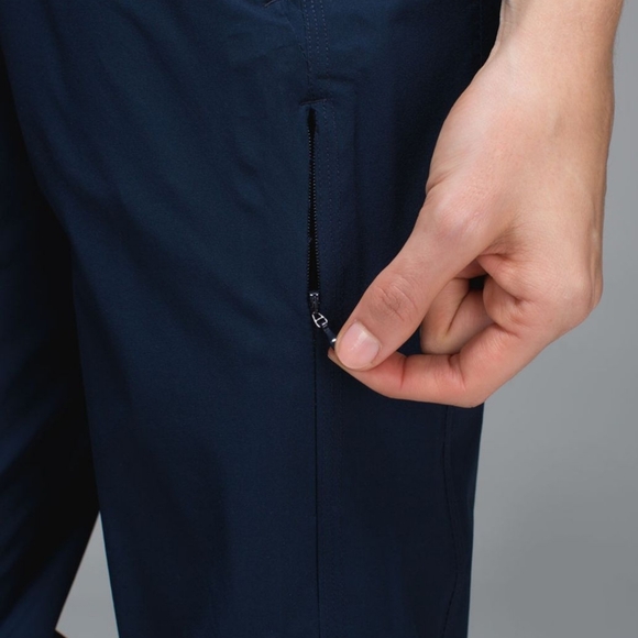 Lululemon Beat The Sleet Pant Inkwell - Picture 7 of 16